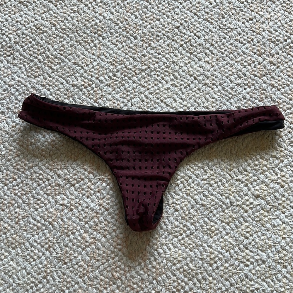 Acacia hookipa wine mesh bottom in size xs